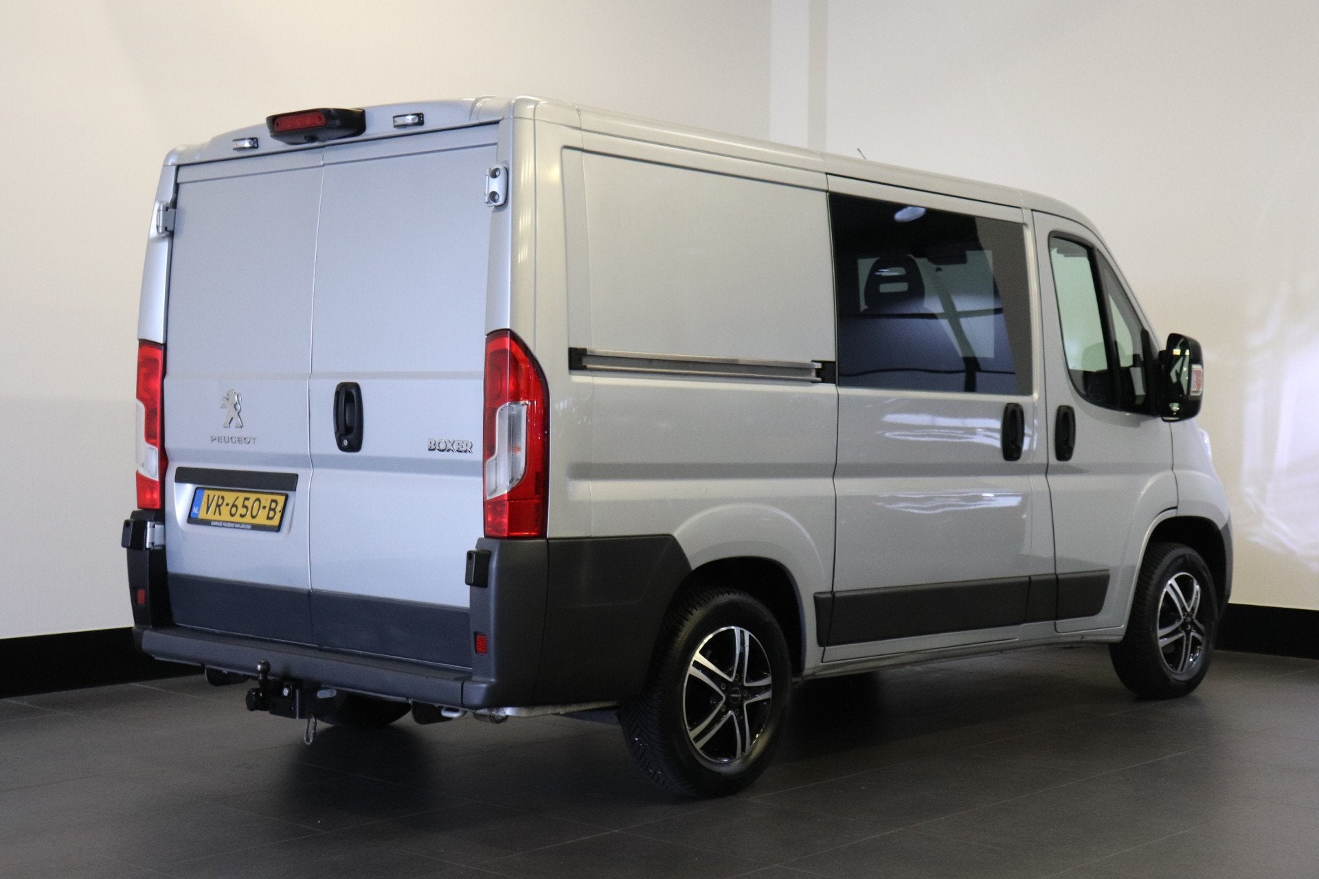 Peugeot Boxer 330 2.2 HDI Dubbel Cabine - Airco - Cruise - T, Voorwielaandrijving, Euro 5, Zwart, 4 cilinders