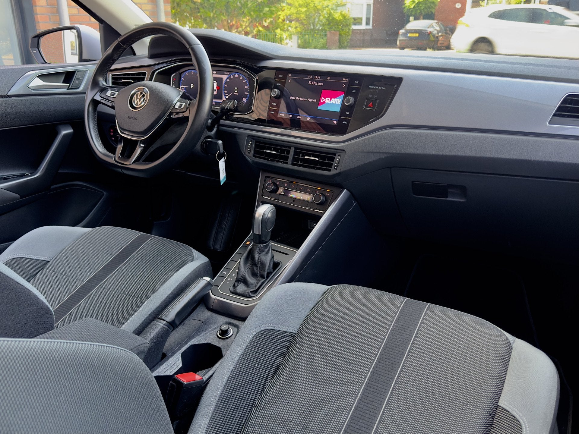 Volkswagen Polo 1.0 TSI AUT7 R-LINE HIGHLINE NAVI DIGI-DASH, Auto's, Gebruikt, Euro 6, 1096 kg, 49 €/maand