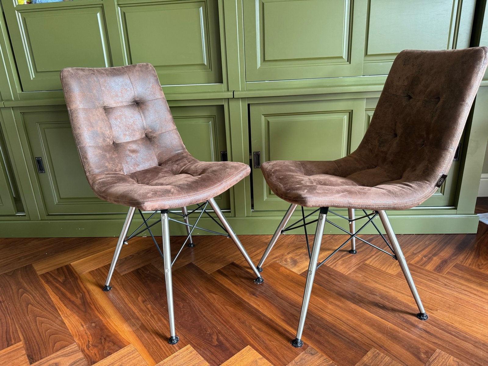 2 eetkamerstoelen Henders & Hazel, Huis en Inrichting, Ophalen, Twee, Bruin, Zo goed als nieuw