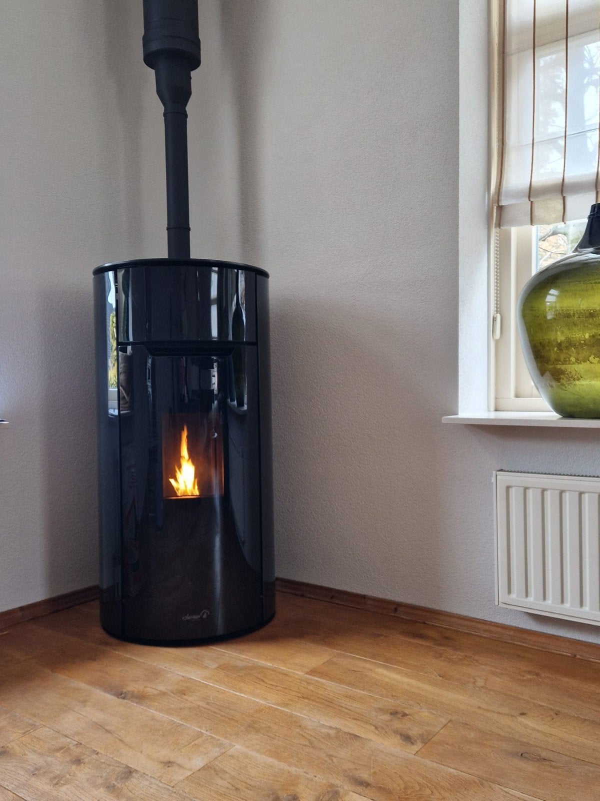 Jonge Dielle Round Glass 9kW Pelletkachel, Ophalen, Zo goed als nieuw, Vrijstaande haard, Overige soorten