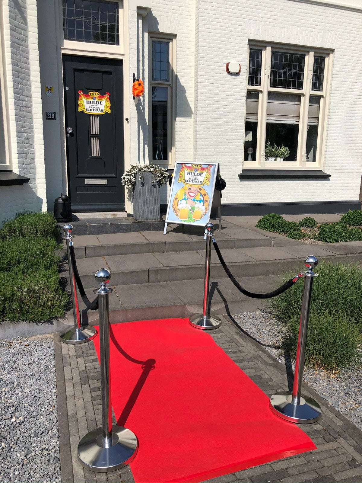 Rode loper en afzetpalen te huur € 30,- afzetpaaltjes huren, Ophalen of Verzenden, Zo goed als nieuw, Overige