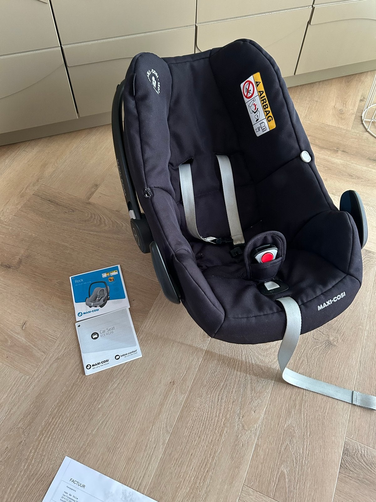 Maxi-Cosi Rock Essential Black met zitverkleiner, Ophalen, Zijbescherming, 0 t/m 13 kg, Maxi-Cosi