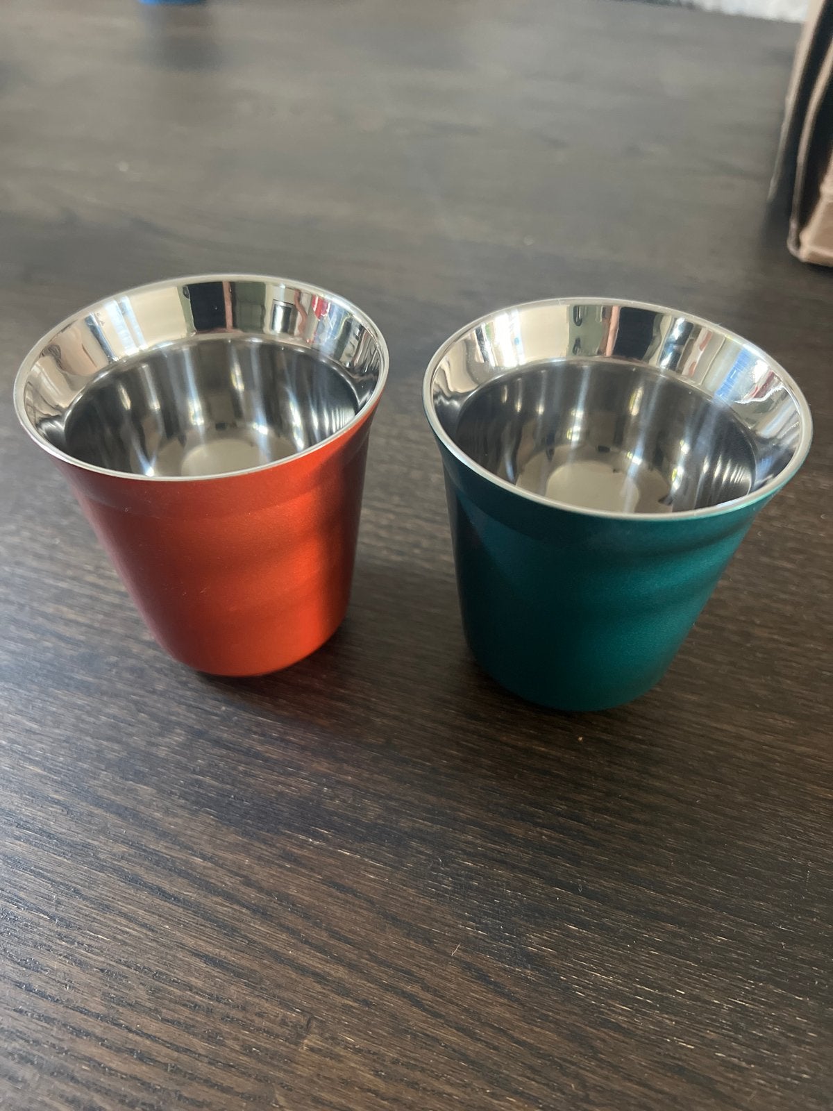 Set van 2 RVS Nespresso kopjes - Terra en Groen, Huis en Inrichting, Ophalen, Overige typen, Nieuw, Metaal