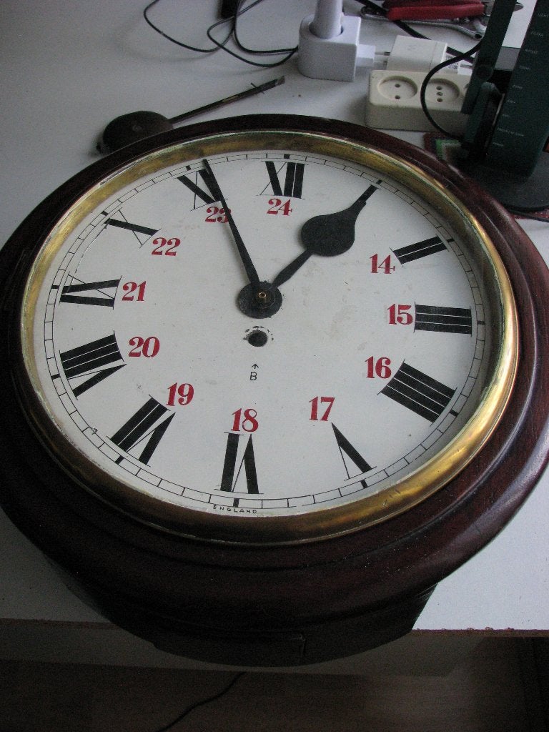 Oude Pubklok met Snek Uurwerk., Ophalen of Verzenden