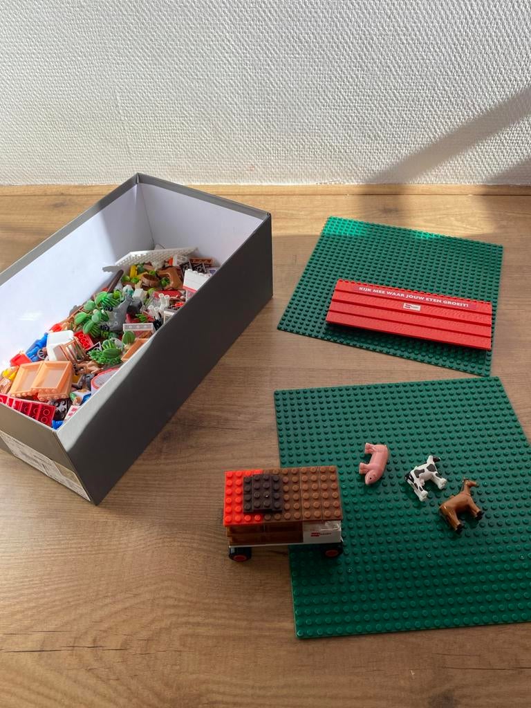 Lego Dekamarkt met 2 grondplaten en diverse bouwstenen, Kinderen en Baby's, Speelgoed | Duplo en Lego, Gebruikt, Lego, Complete set