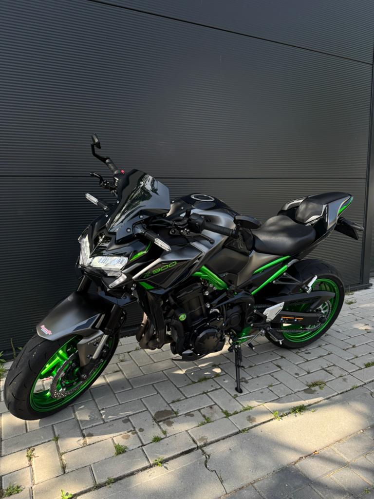 Kawasaki Z900 Performance 2023 | Nieuwstaat | Akrapovič, Motoren, Motoren | Kawasaki, LED Verlichting, Occasion, 4 cilinders, Motorrijbewijs A