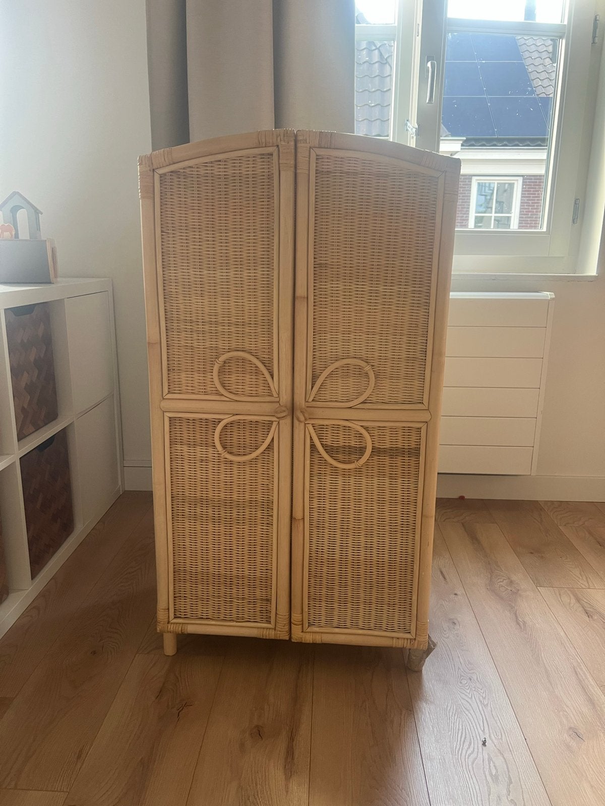 Rotan kastje met twee deuren en planken, Ophalen, Gebruikt