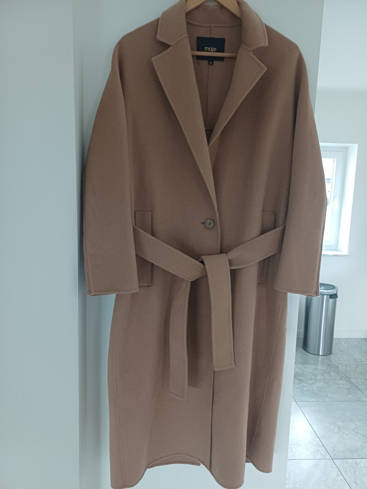 Mooie wollen Maje mantel maat 38, Ophalen of Verzenden, Zo goed als nieuw, Maat 38/40 (M), Beige