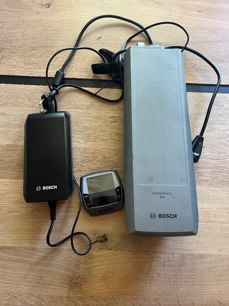 Bosch accu + lader + display. 250€, Fietsen en Brommers, Fietsaccessoires | Fietsaccu's, Ophalen of Verzenden, Gebruikt