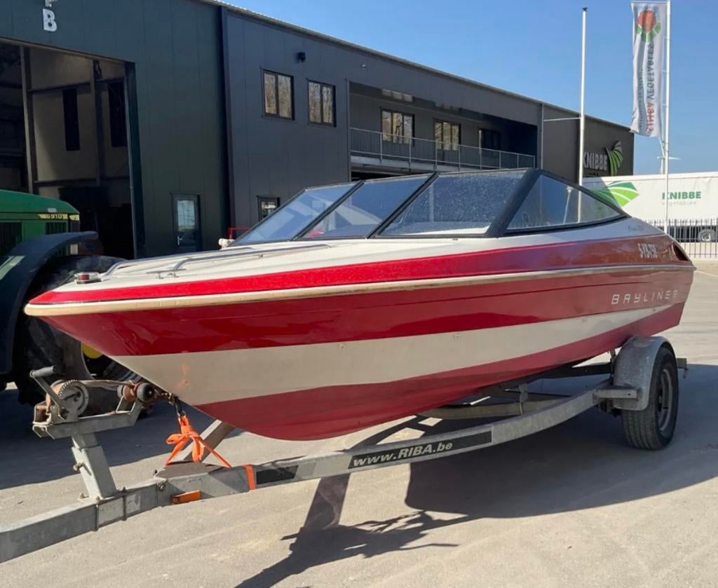 Toponderhouden Bayliner Capri 3.0 Mercruiser RibaTrailer, Watersport en Boten, Speedboten, Ophalen, Gebruikt, Binnenboordmotor