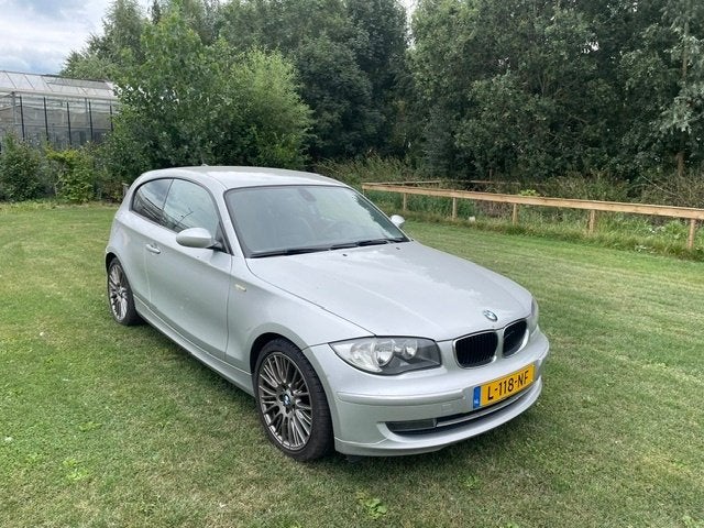 BMW 1-Serie 2.0 120I | nette staat | APK tot 07-2027, Auto's, 1-Serie, Achterwielaandrijving, 1995 cc, Zwart