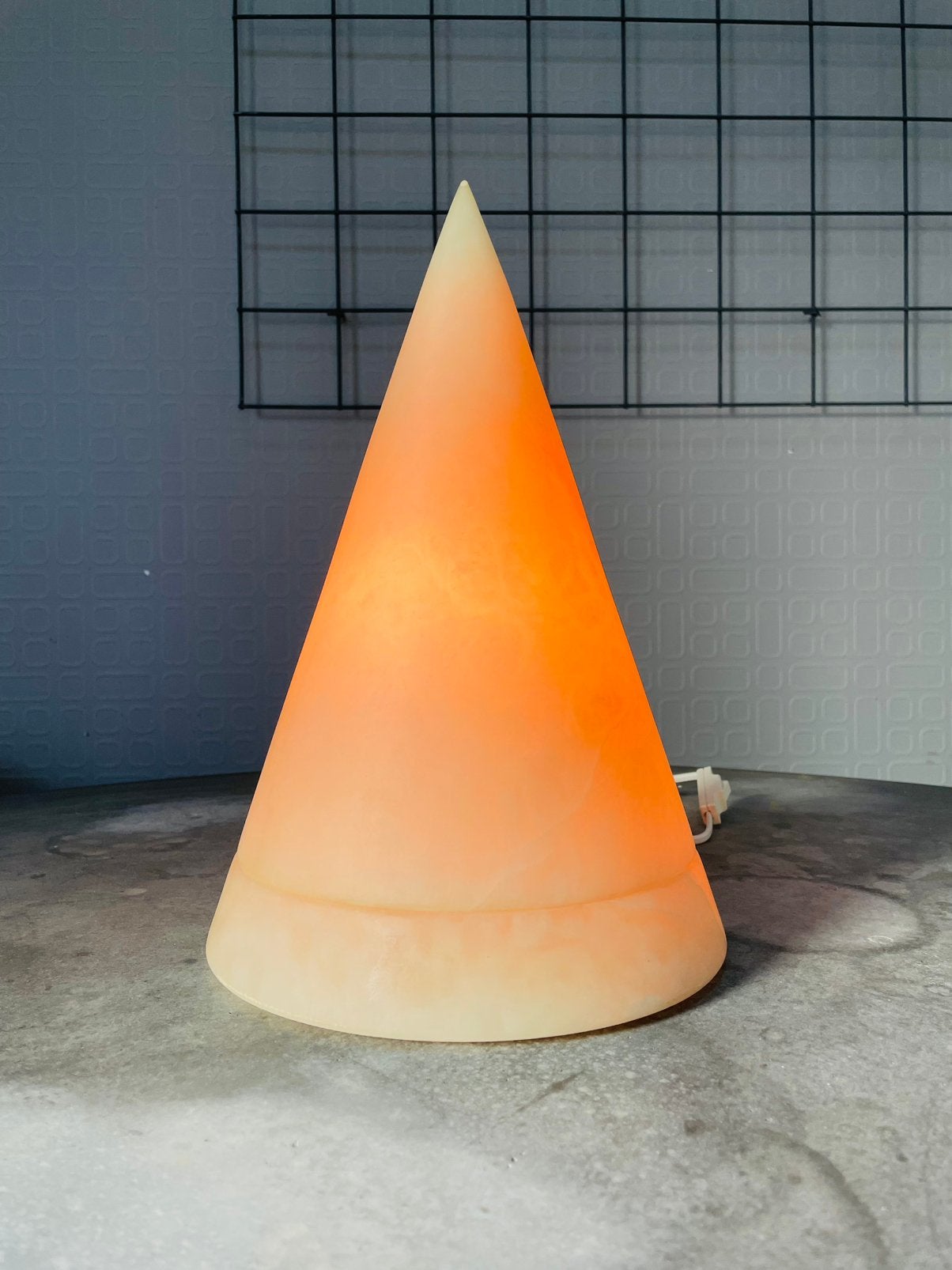 1970’s XL TeePee Piramide Stone Cone Lamp, Vintage, Inclusief lichtbron, E14 (klein), 35 cm