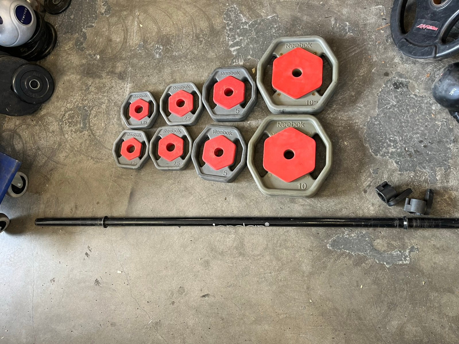 Reebok 40 kg halter set grijs -rood stang met gewichten, Gebruikt, Reebok, Halter set, Halterset