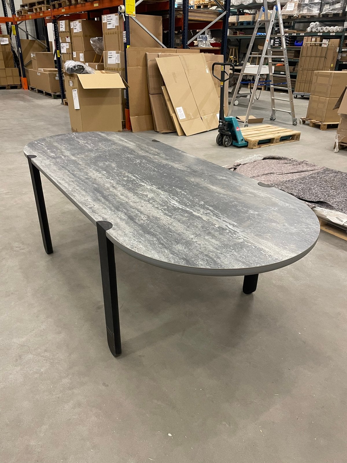 Miniforms Ovo Design Tafel - 240x100, Huis en Inrichting, Ophalen, 100 tot 150 cm, 200 cm of meer, Zo goed als nieuw
