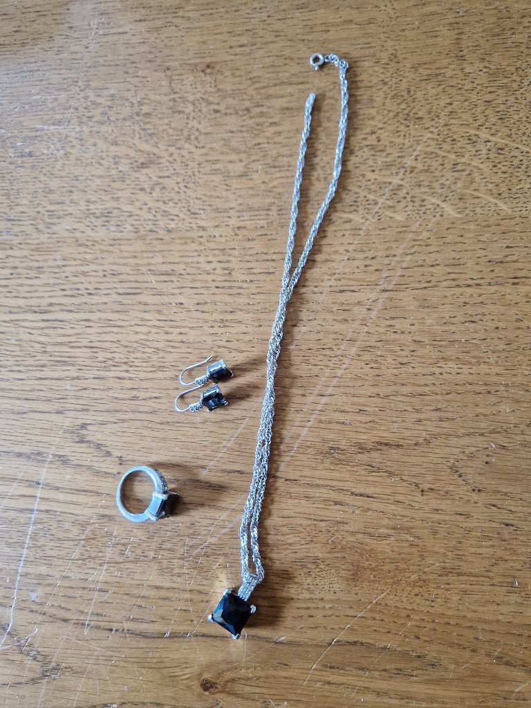 zinzi set ketting/hanger /oorbellen/ring met zwarte steen, Ophalen of Verzenden, Zo goed als nieuw, Knopjes of Stekers, Zilver