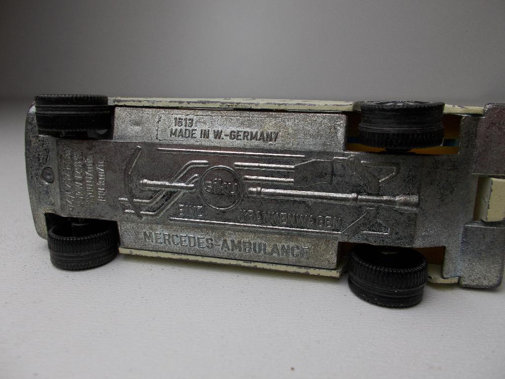 1981 SIKU 1813 MERCEDES BINZ KRANKENWAGEN. (-B-), Ophalen of Verzenden, Zo goed als nieuw, Auto, SIKU