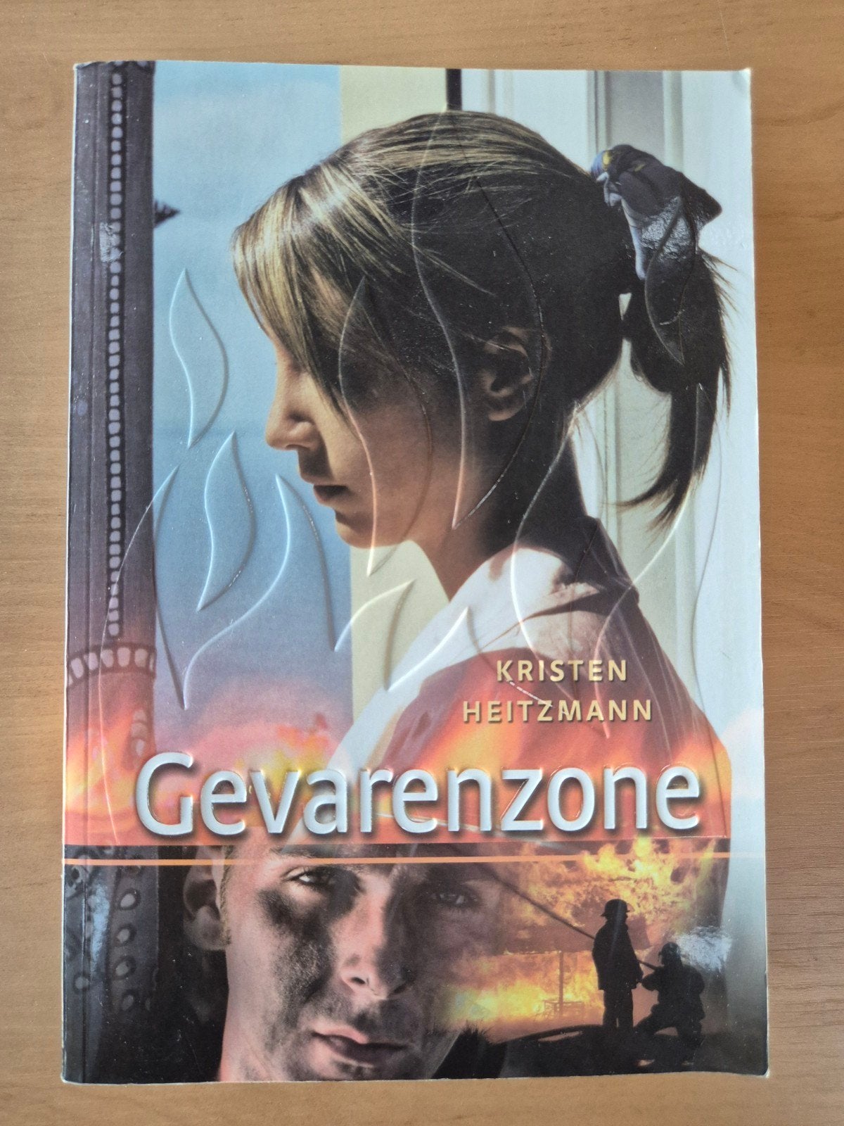 Gevarenzone - Kristen Heitzmann (Zo goed als nieuw), Boeken, Ophalen of Verzenden, Zo goed als nieuw, Kristen Heitzmann, Nederland