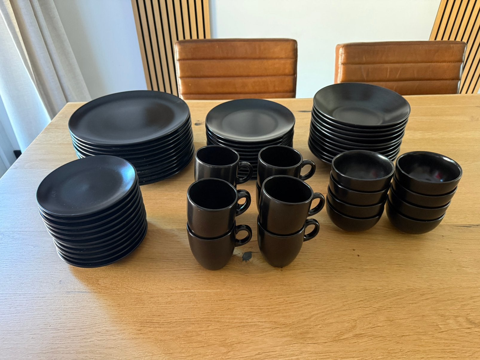 Servies set zwart, Huis en Inrichting, Keuken | Servies, Ophalen, Zo goed als nieuw, Overige stijlen, Kop(pen) en/of Schotel(s)