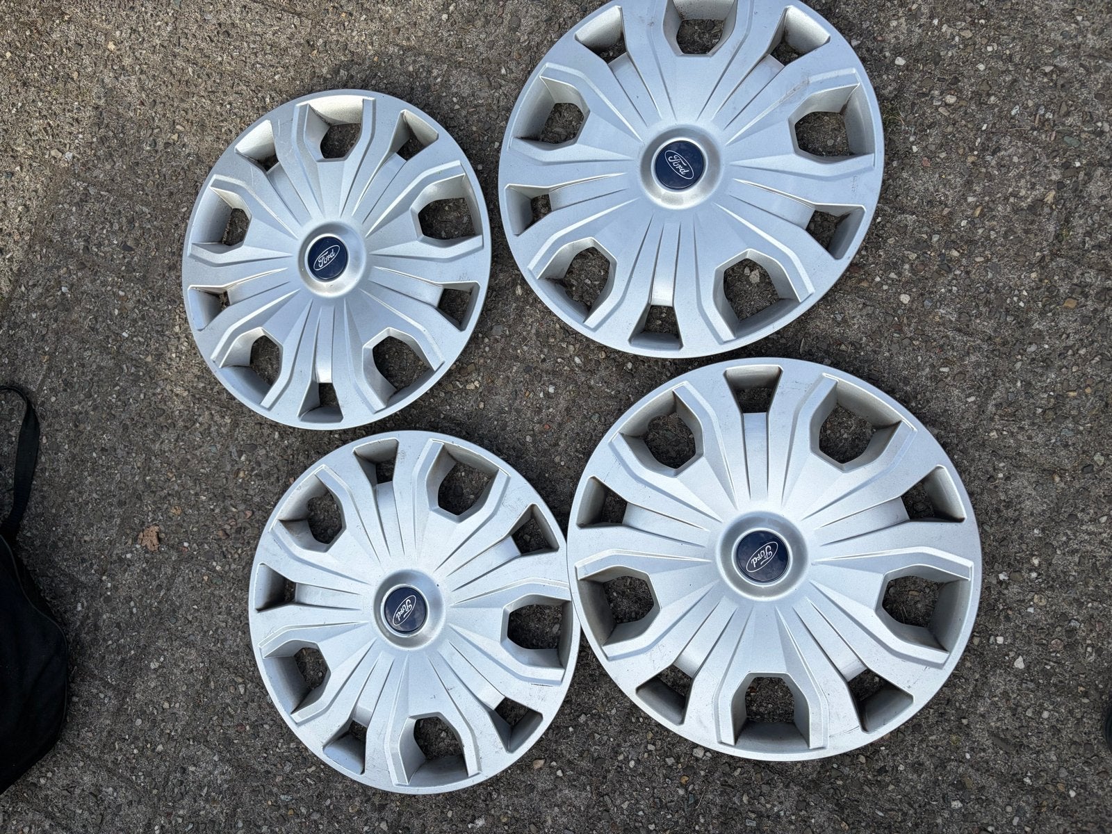 Orginele Set van 4 Ford 16 inch wieldoppen, Auto diversen, Wieldoppen, Ophalen of Verzenden, Gebruikt