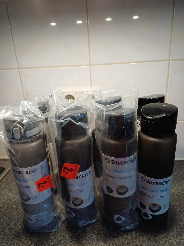 Te koop 8 stuks bidon per stuk 2 euro, Ophalen, Nieuw