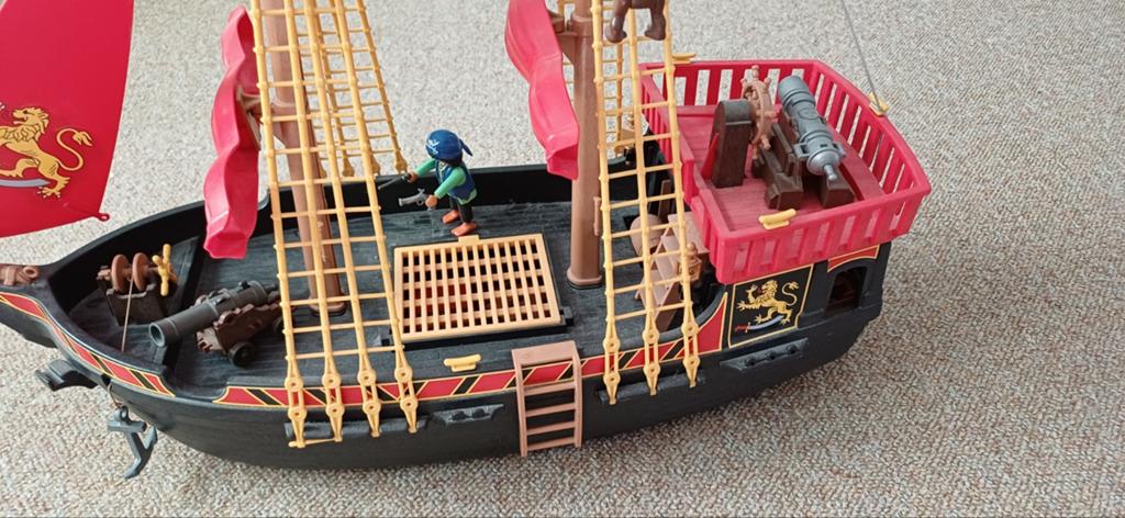 Playmobil Piratenschip met figuur en accessoires, Ophalen, Gebruikt