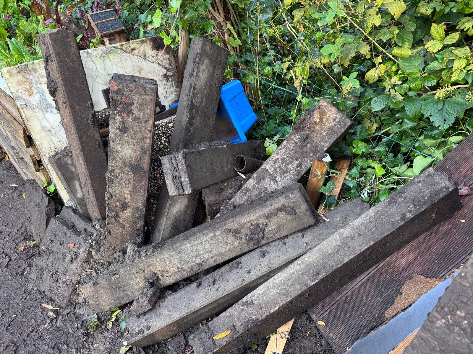 Gratis 10x betonrand 10x15x100, Ophalen, Gebruikt, Beton, Klinkers