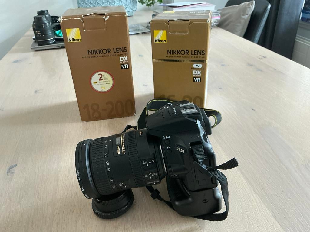 Nikon D5600 DSLR camera met 3 lenzen en accessoires, Ophalen of Verzenden, Zo goed als nieuw
