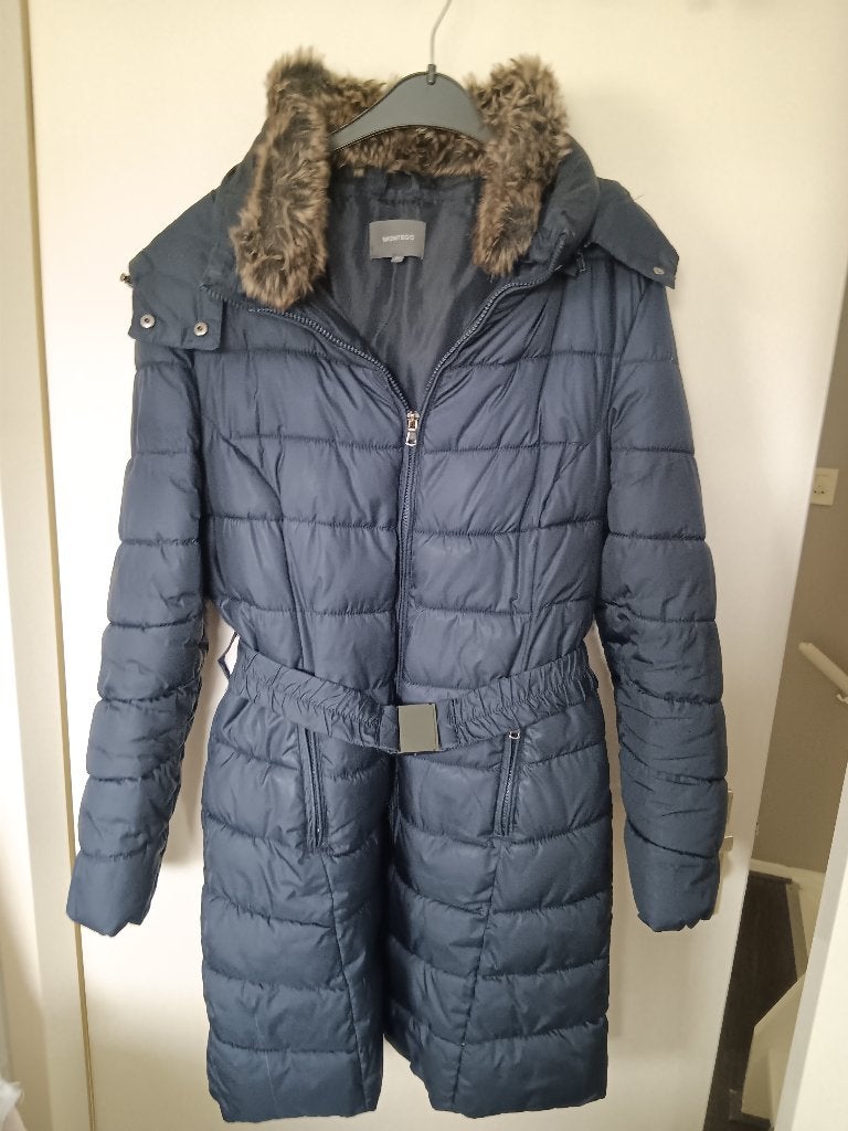 Mooie warme donkerblauwe winterjas., Kleding | Dames, Blauw, Maat 42/44 (L), Ophalen of Verzenden, Montego