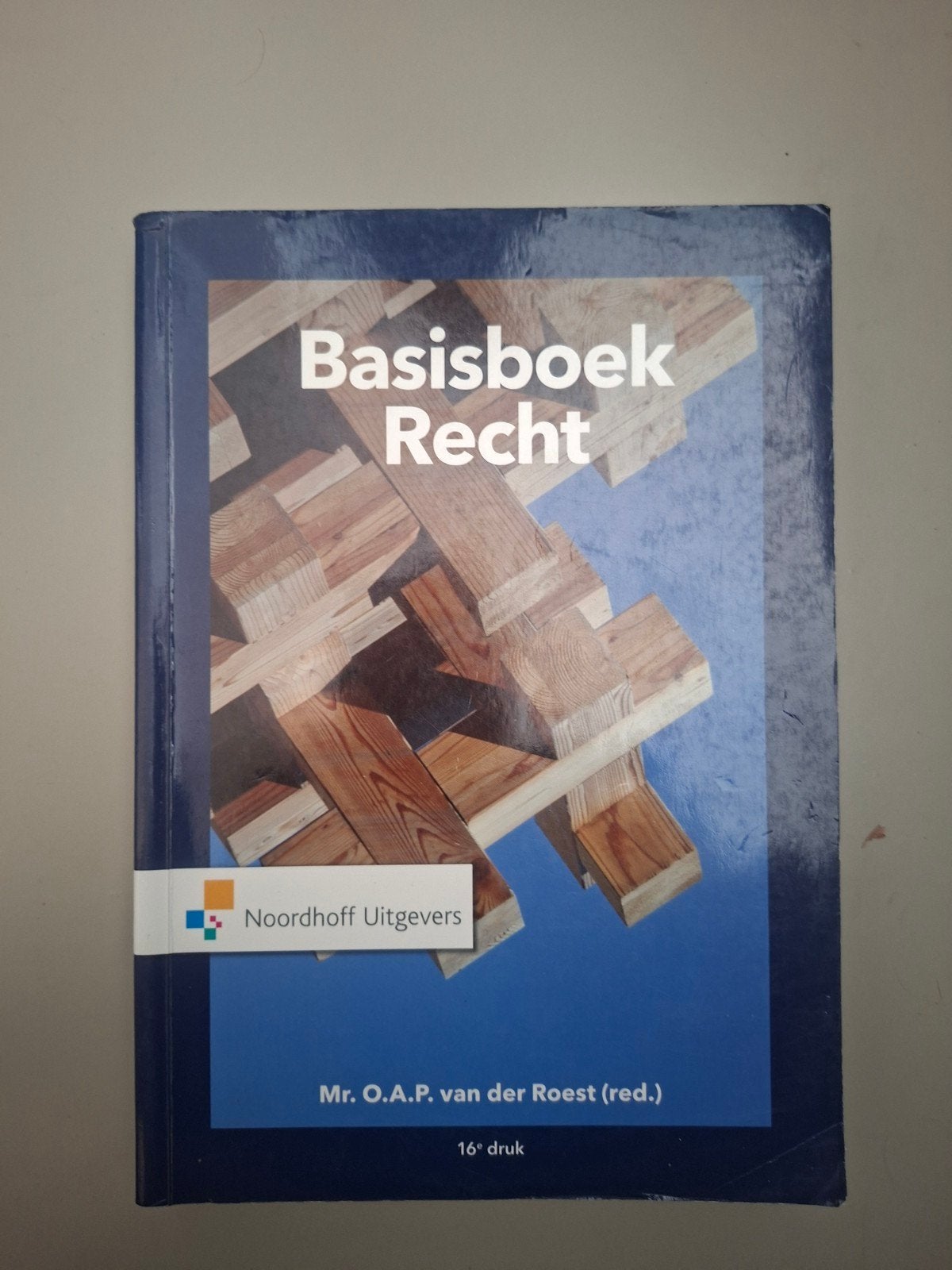 Basisboek Recht - 16e druk - Mr. O.A.P. van der Roest (red.), Mr. O.A.P. van der Roest (red.), Zo goed als nieuw, Gamma, HBO