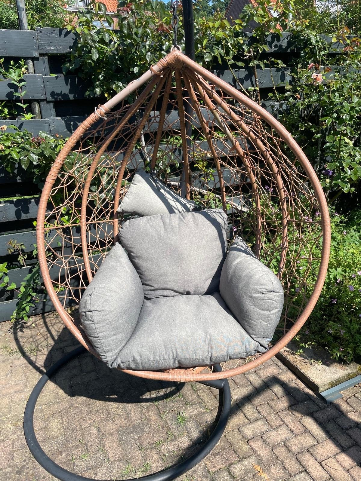 Comfortabele Ei hangstoel met standaard en kussen, Huis en Inrichting, Ophalen, Gebruikt, Grijs, Eén