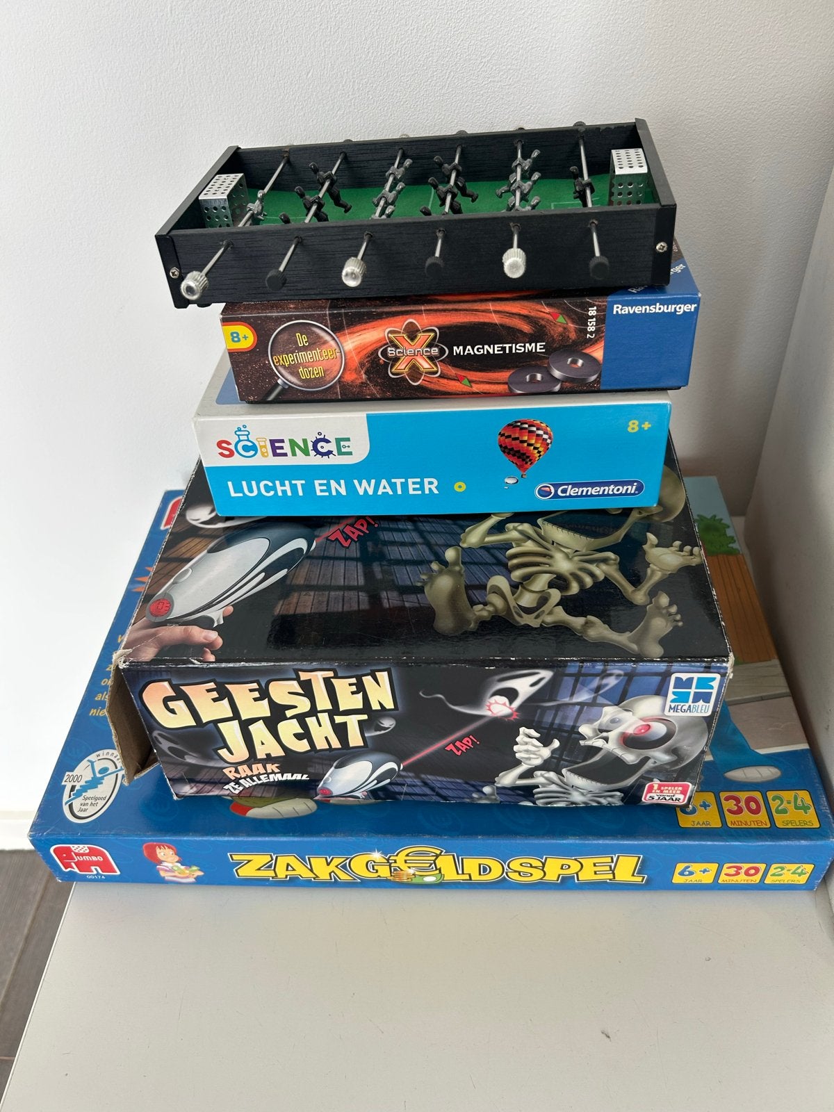 Diverse spellen: Geestenjacht, Zakgeldspel, Science, Een of twee spelers, Ophalen, Gebruikt