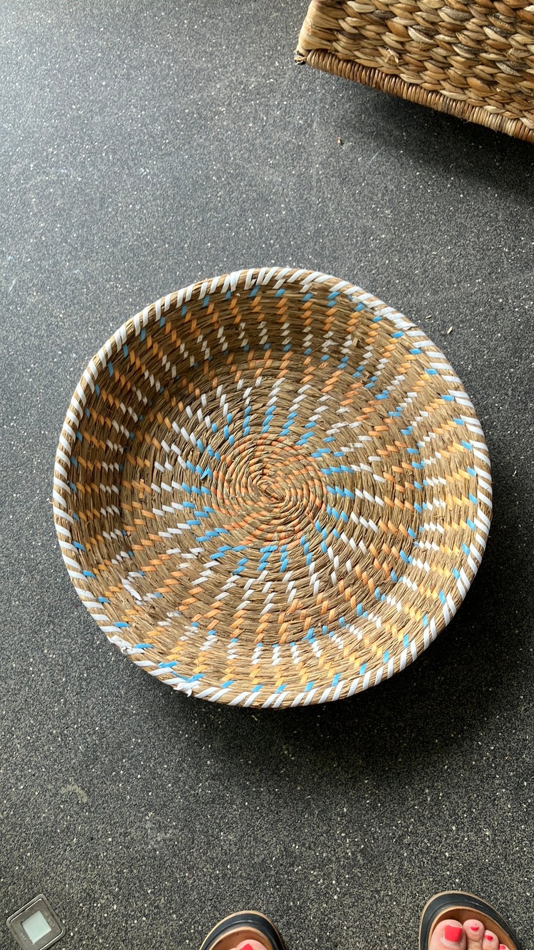 Decoratieve mand, Ophalen of Verzenden, Zo goed als nieuw, Rond, Riet
