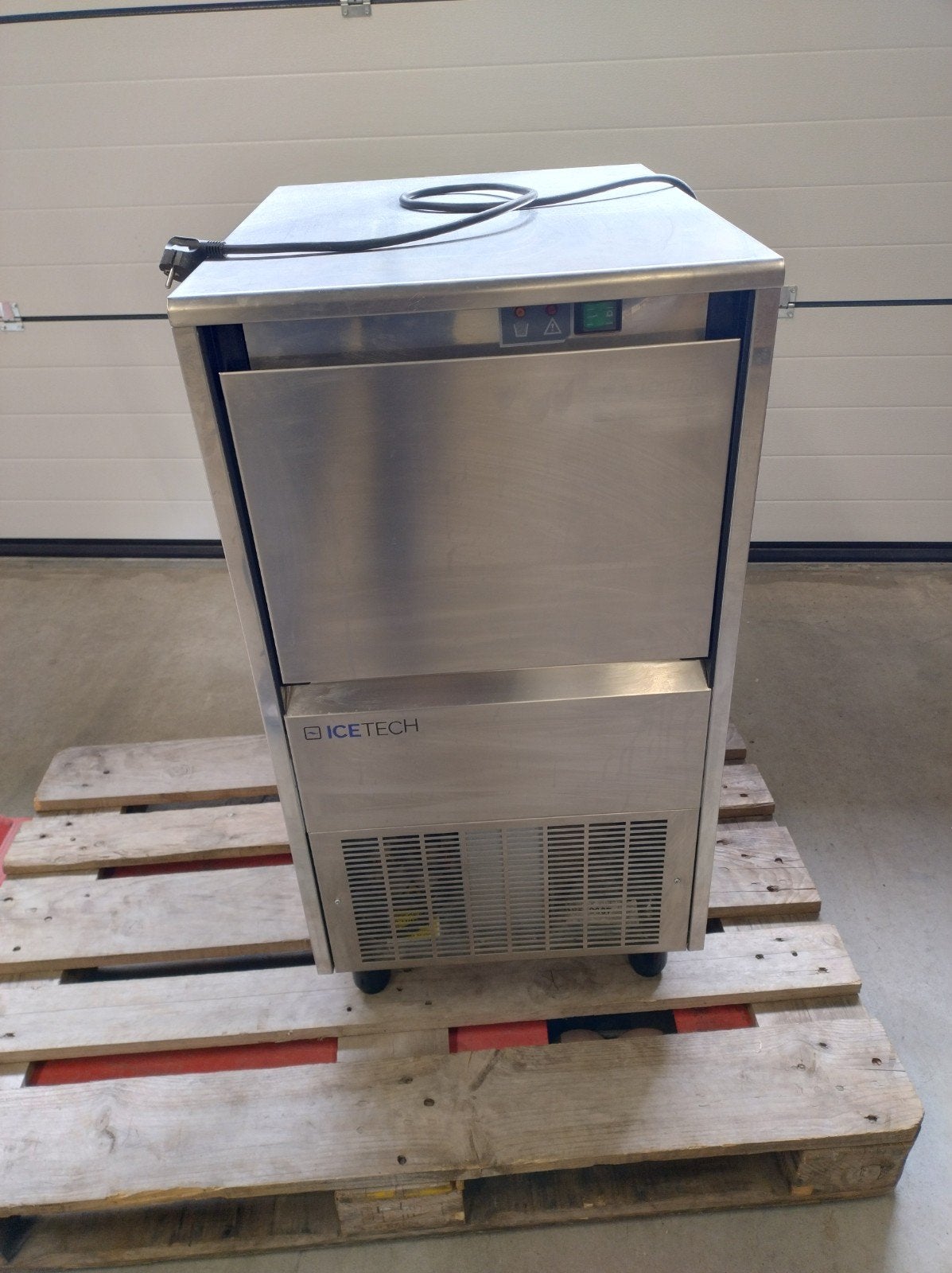 ice tech ijsmachine, 200 liter of meer, Ophalen, Zo goed als nieuw, 160 cm of meer