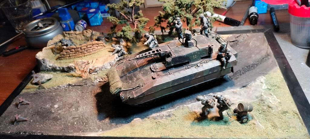 Militair Diorama met Tank en Soldaten, Ophalen, Zo goed als nieuw, 1:35 tot 1:50, Diorama