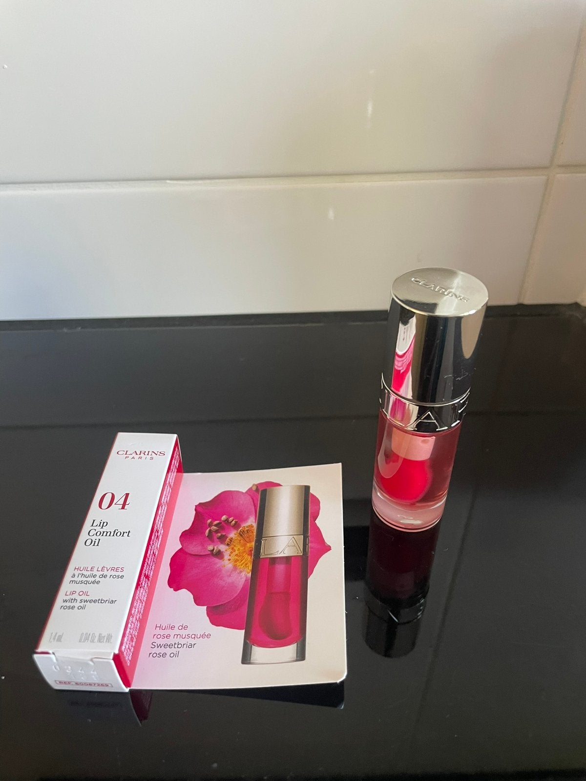 Clarins lip comfort oil nr 04 vakantie en normaal editie, Lippen, Nieuw, Ophalen of Verzenden, Make-up