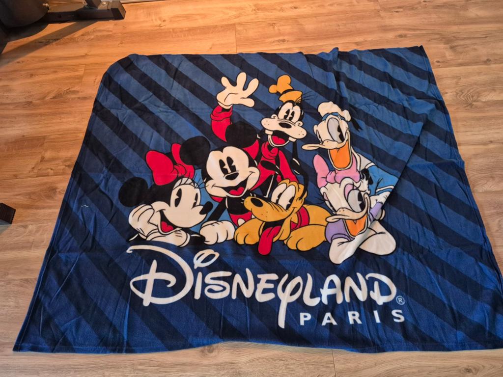 Nieuw Disneyland Parijs Plaid met Disney Figuren, Ophalen of Verzenden, Mickey Mouse, Nieuw, Kleding of Textiel