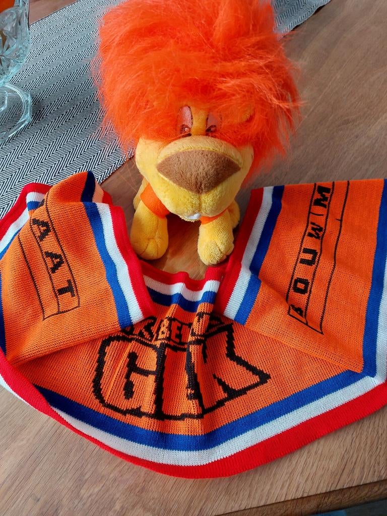foetbalschal met voetbal leeuw, Ophalen of Verzenden, Buitenlandse clubs