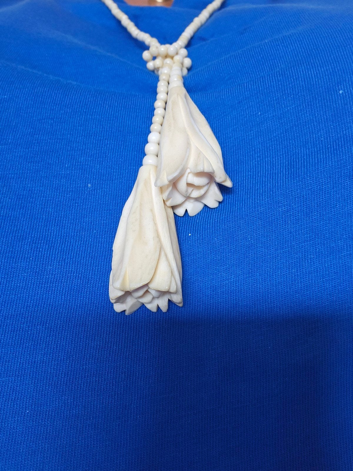 Handgesneden Oostenrijkse ketting met Gentiaan klokjes, Sieraden, Tassen en Uiterlijk, Gebruikt, Beige, Ophalen of Verzenden, Overige materialen