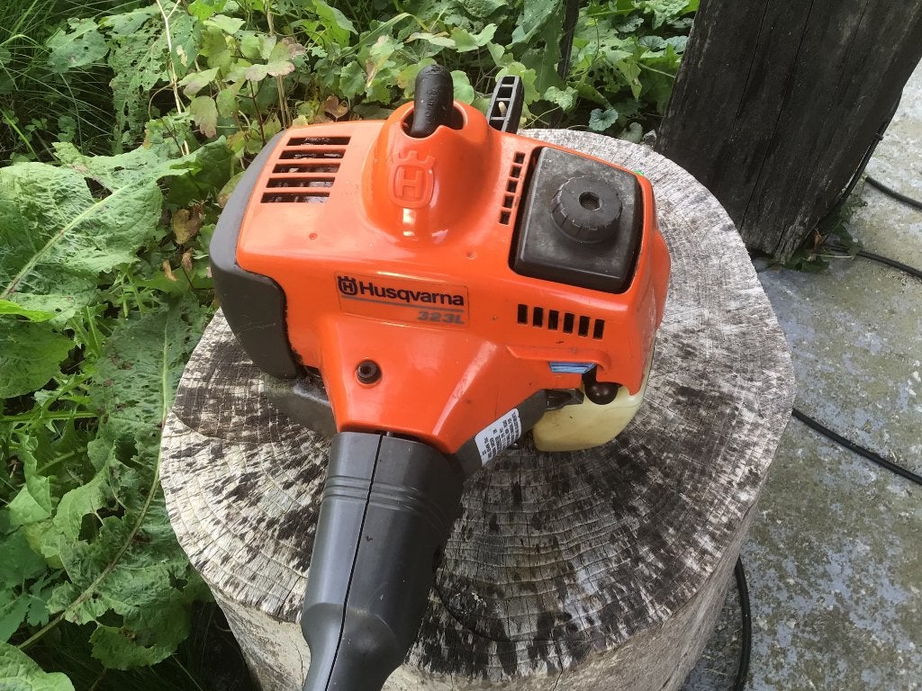 Husqvarna 323L Benzine Grastrimmer - Gebruikt, Ophalen, Benzine, Gebruikt, 10 tot 30 cm