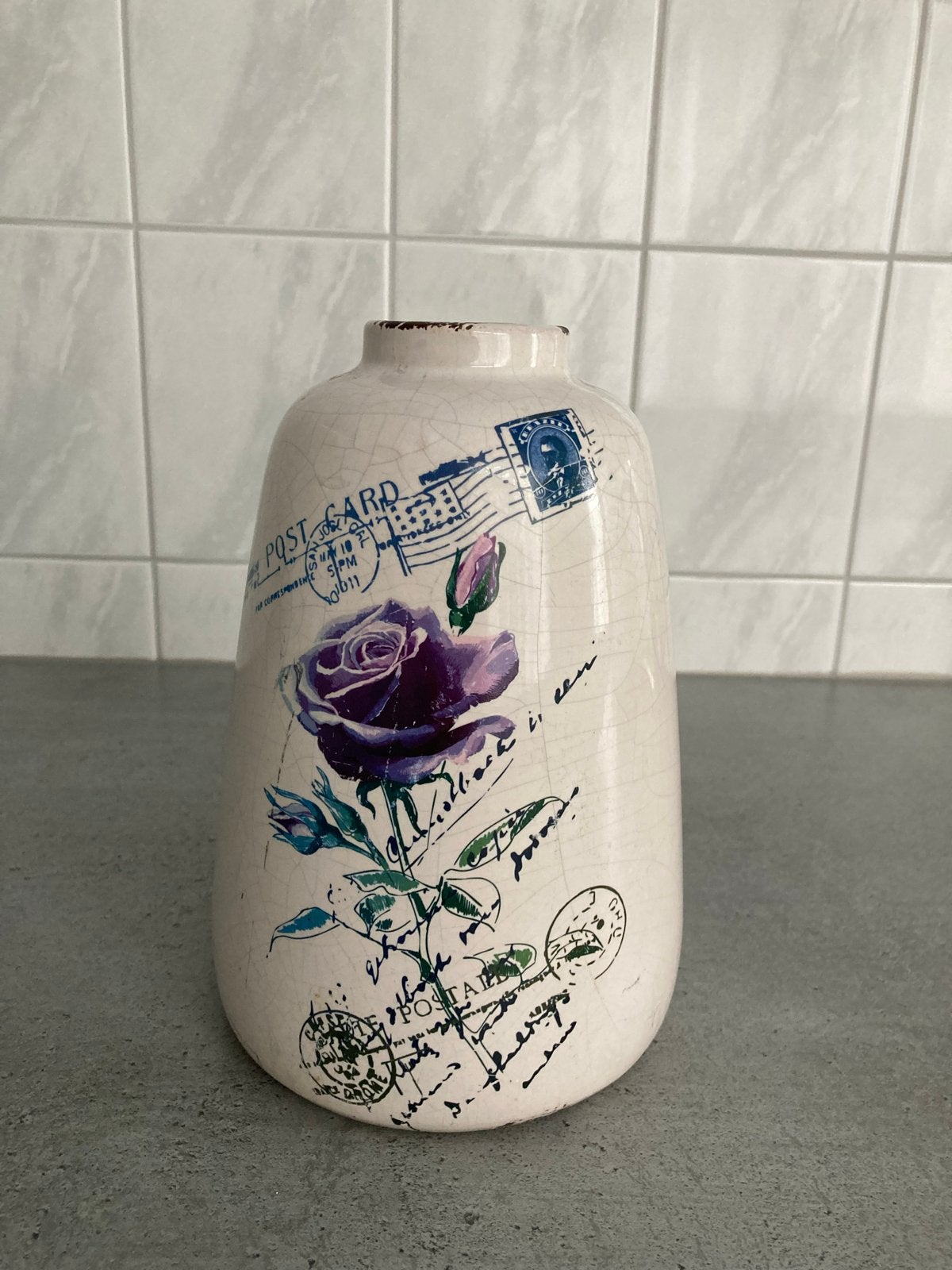 Decoratieve vaas met rozen en postzegelmotief, Ophalen of Verzenden