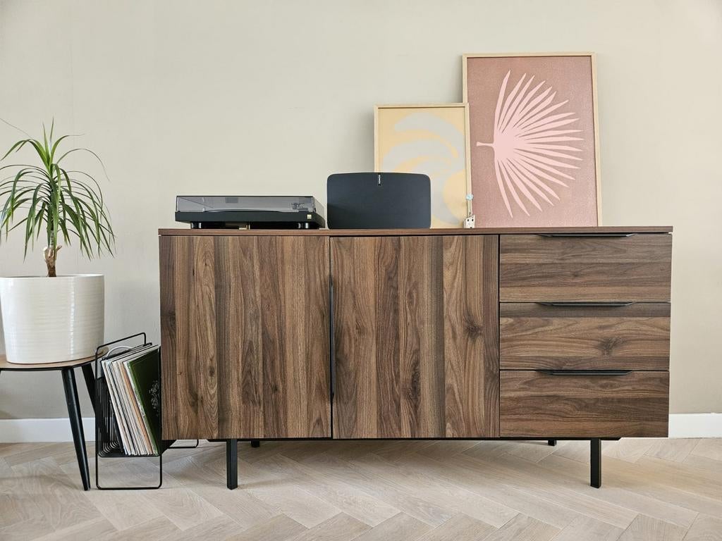 Modern walnoot dressoir met lades en deuren, Huis en Inrichting, Kasten | Dressoirs, Ophalen, 150 tot 200 cm, Zo goed als nieuw