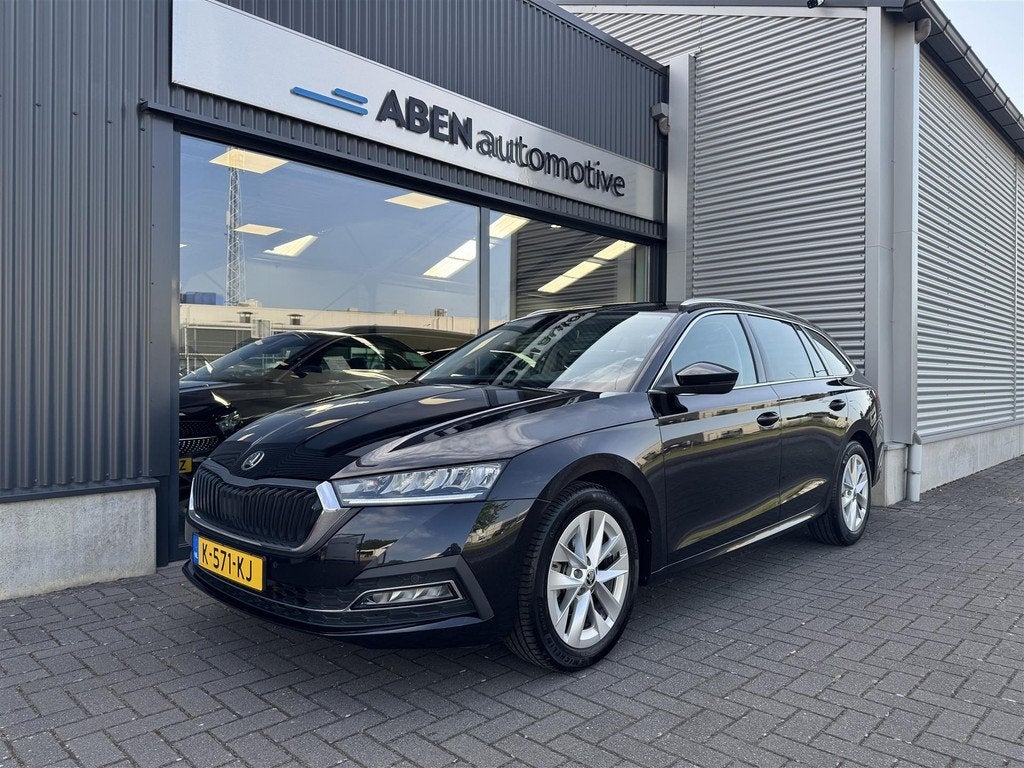 Skoda Octavia Combi 1.0 TSI 110PK Business Edition (ACC|VIRT, 21 km/l, Gebruikt, 1226 kg, Zwart