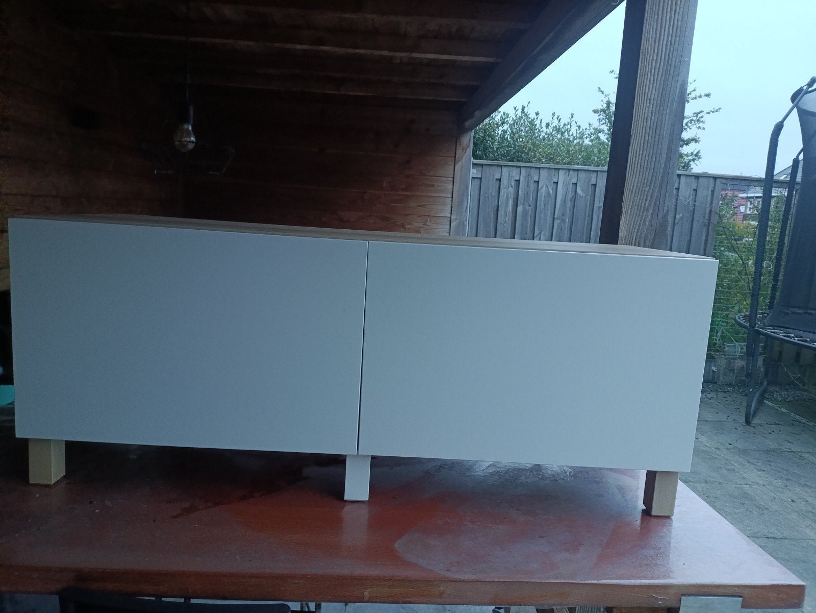 Modern dressoir wit met houtlook blad en poten, Gebruikt, 100 tot 150 cm, Ophalen of Verzenden, Overige houtsoorten