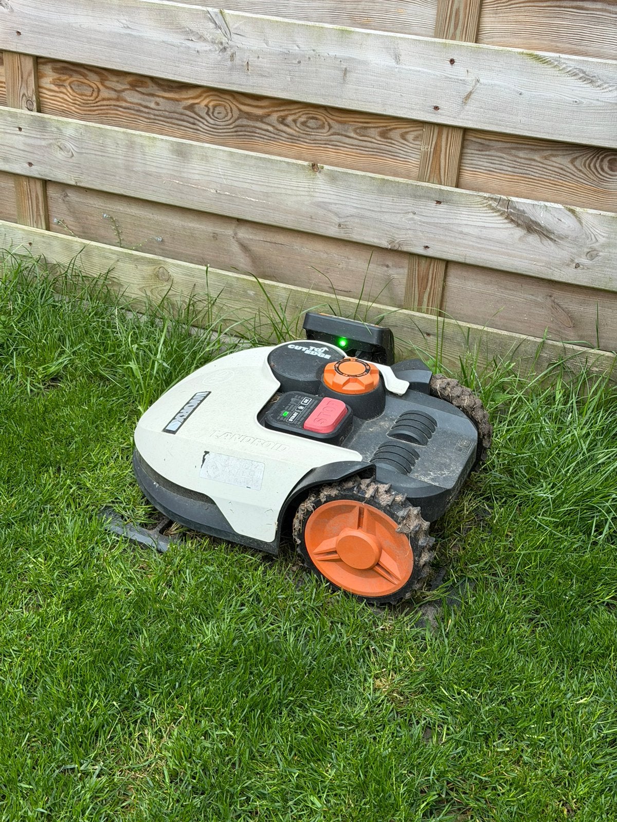 Worx Landroid robotmaaier met toebehoren Niet getest, Tuin en Terras, Ophalen, Zo goed als nieuw