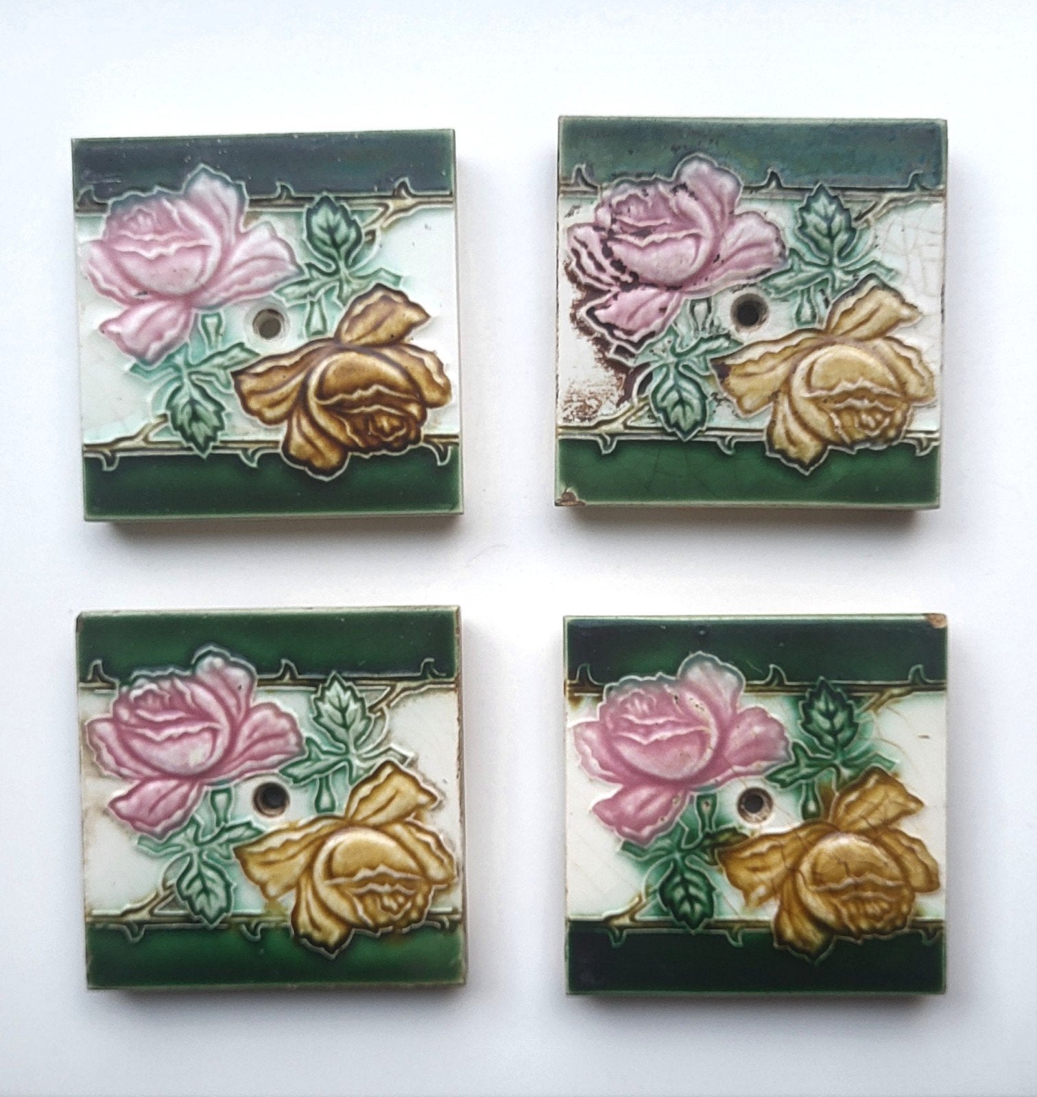4 Jugendstil tegels met gekleurde bloemen, Antiek en Kunst, Ophalen of Verzenden