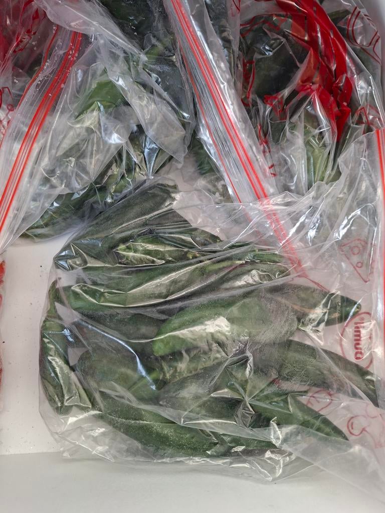Jalapeno pepers en madame jeanette, Ophalen