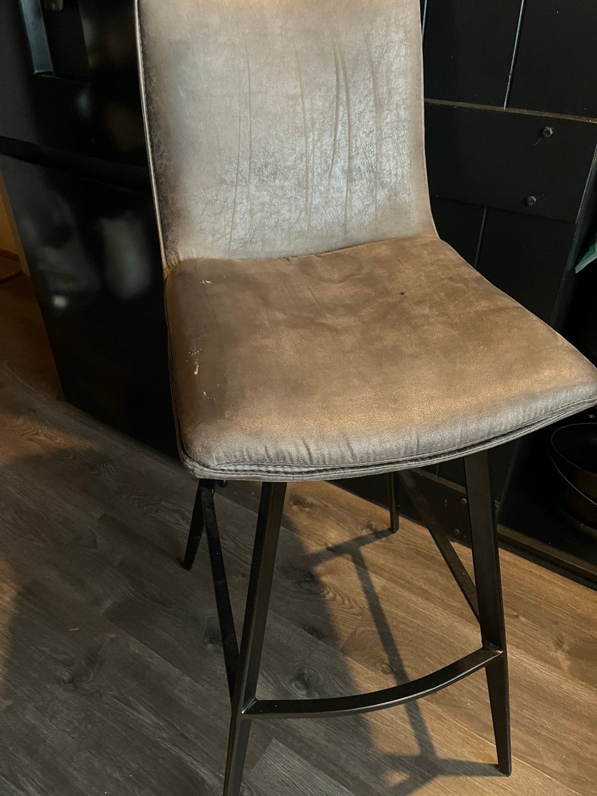 IKEA Bartafel met 2 taupe grijze barstoelen, Ophalen, Gebruikt, Met voetsteun, 90 cm of meer