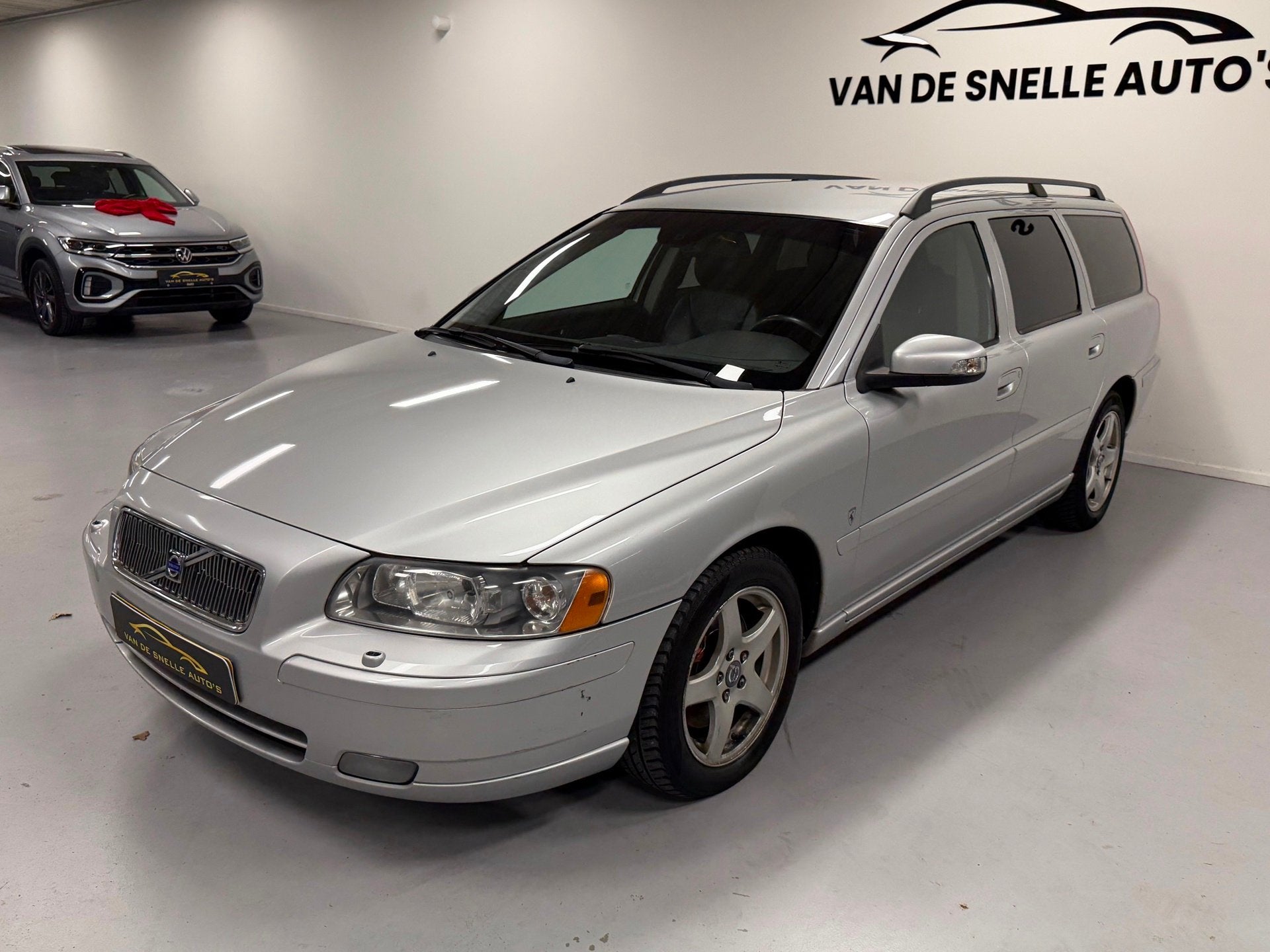 Volvo V70 2.4D Edition PDC/NAVI/CRUISE/LEER, Auto's, Volvo, 15 km/l, Automatische klimaatregeling, Leder en Stof, V70