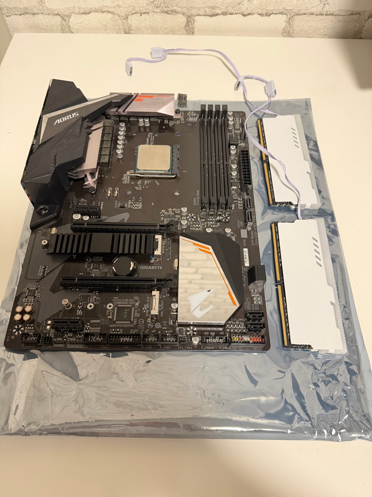 Gigabyte B450 Aorus Elite V2 + AMD Ryzen 7 1700X + 32GB DDR4, Computers en Software, Moederborden, Verzenden, Gebruikt, AMD, DDR4