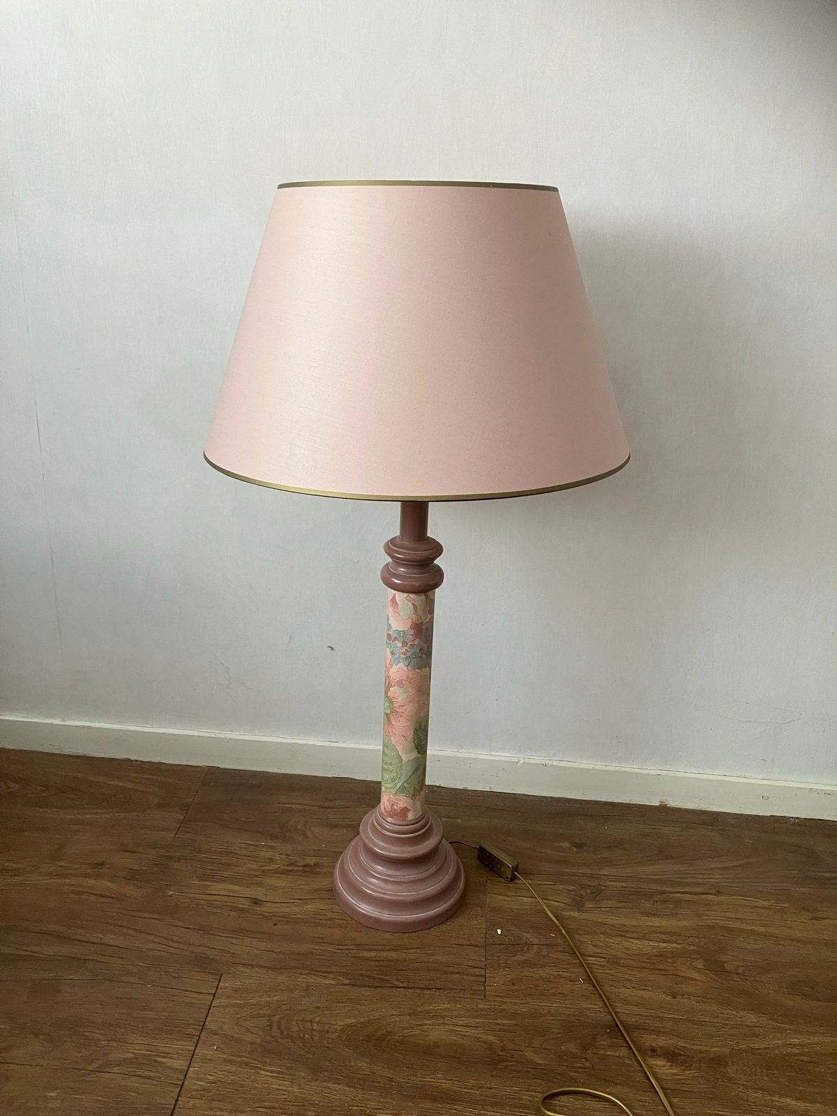 Vintage roze tafellamp met bloemmotief, Huis en Inrichting, Ophalen, Gebruikt, Textiel, 100 tot 150 cm